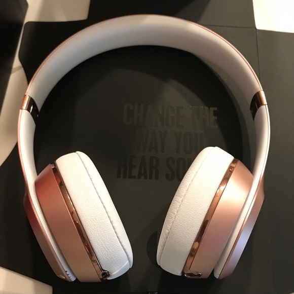 Rose Gold LE Beats - Picture 2 of 4
